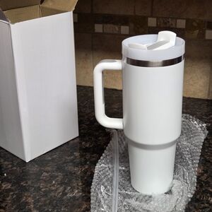 40 oz Insulated Tumbler with Handle & Straw – White with Gray accents